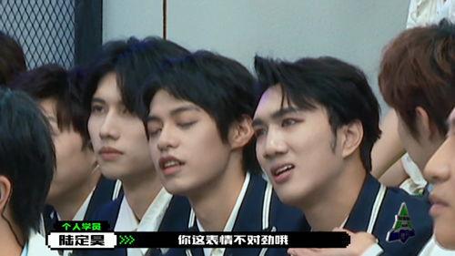 男子台上表演吃瓜视频