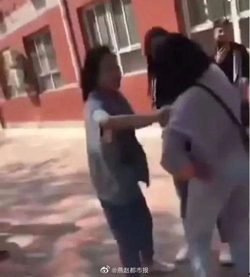 临沂打架女孩吃瓜视频