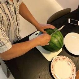 台湾人吃老汉瓜视频,传统美食魅力无限