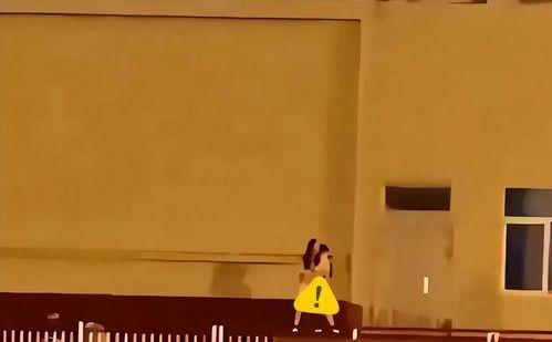 厦门某学院吃瓜视频,校园生活趣味瞬间大揭秘