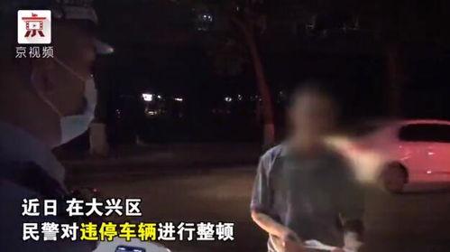 大爷化身吃瓜群众视频播放,视频播放引发网友热议