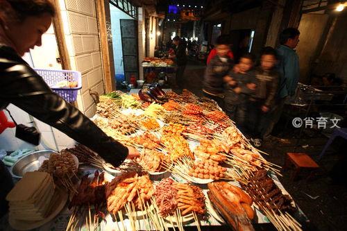 云南建水吃瓜事件视频播放,一场网络热议的视觉奇观