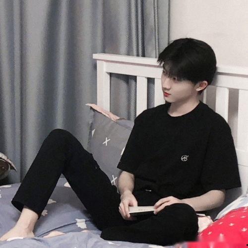 马嘉祺吃瓜队友视频,揭秘娱乐圈幕后真相