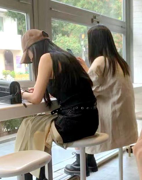 新一代闺蜜吃瓜现场视频,笑料百出，新一代友谊新风尚