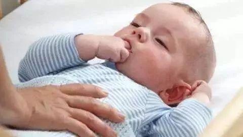 小孩吃瓜肚子疼视频,揭秘小孩吃瓜肚子疼的真相