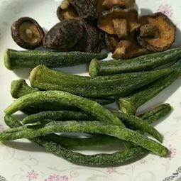 小蜜蜂吃哈密瓜视频播放,哈密瓜盛宴播放瞬间